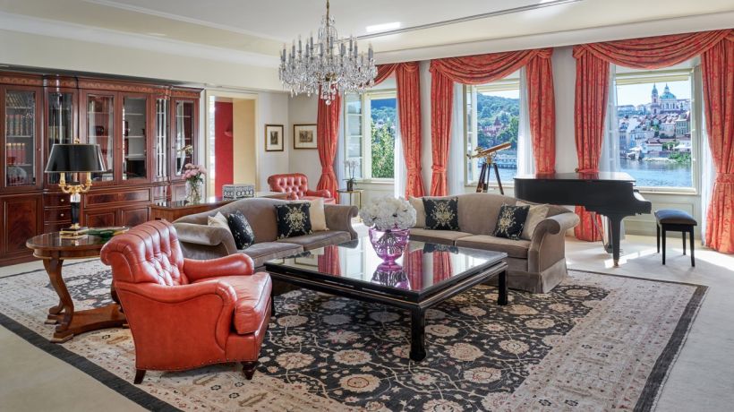 Four Seasons Hotel Prague přináší exkluzivní spolupráci s Danem Brownem