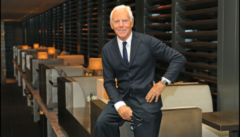 Giorgio Armani, italský návrhář, který změnil svět módy, zemřel. Rozloučení proběhne již tento víkend