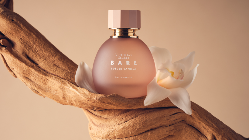 Nechte se okouzlit něžnou smyslností vanilky. VICTORIA´S SECRET uvádí novou vůni bare sueded vanilla