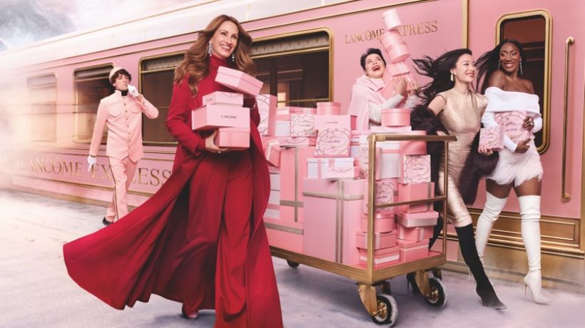 Julia Roberts září ve vánoční kampani Lancôme, která přináší 90 let krásy, radosti a filmové magie