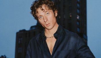 Herec Jeremy Allen White novým ambasadorem módního domu Louis Vuitton