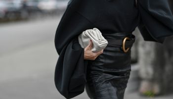 5 stylových inspirací, jak nosit koženou sukni