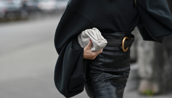 5 stylových inspirací, jak nosit koženou sukni