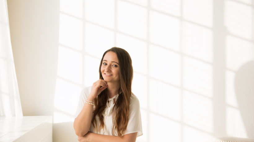 Přírodní kosmetika pracuje s tělem, ne proti němu, říká zakladatelka české přírodní kosmetiky Puaree Adriana Šoltésová