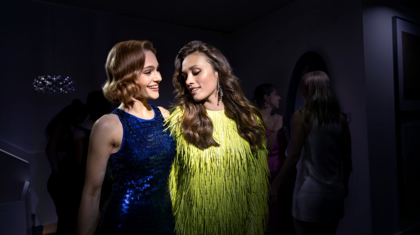 Zimní večírky bez kompromisů: 5 účesů, které zvládnete doma