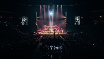 Pražskou O2 arenu rozezní nejen vánoční písně v podání Jiřího Korna, Tomáše Kluse, Evy Burešové nebo Václava Neckáře