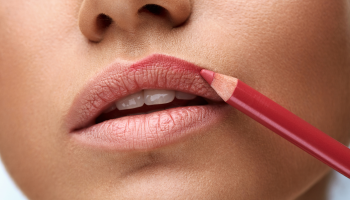 Jak správně nanášet konturovací tužku podle profesionálních vizážistů