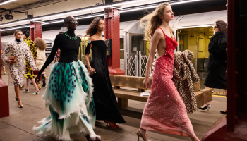 Když New York vítá francouzský luxus. Velkolepá přehlídka CHANEL Métiers d’Art 2026