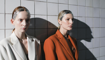 Jak správně používat suchý šampon, podle vlasových mágů