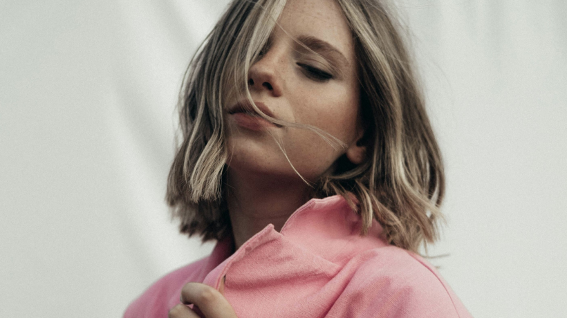 Růžová je barvou sezóny. 5 kousků, které nesmí chybět ve vašem šatníku