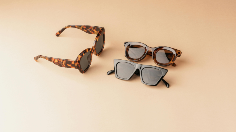 Designové sluneční brýle, které ovládnou rok 2026