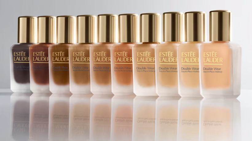 Beauty novinky, které stojí za místo na vaší poličce. Od mikroexfoliace s kamélií po exozomy nové generace