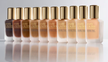 Beauty novinky, které stojí za místo na vaší poličce. Od mikroexfoliace s kamélií po exozomy nové generace