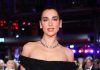 Královna červeného koberce? Dua Lipa na Berlinale předvedla dokonalý glamour moment a zároveň se stala tváří ikonického domu