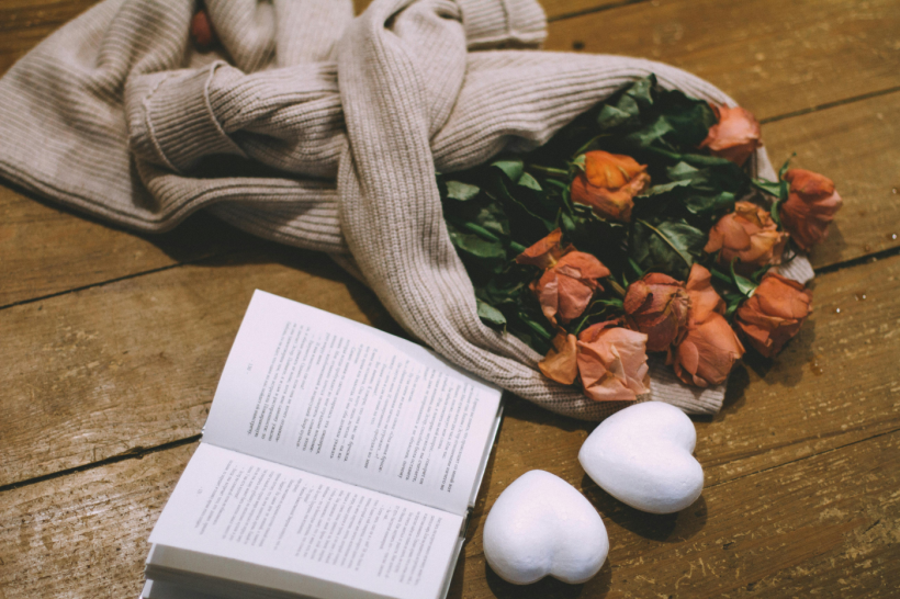 Láska mezi řádky. Tři knihy, které vás v únoru zahřejí u srdce