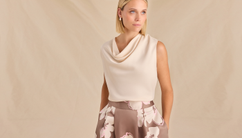 Jarní romance v šatníku. Květiny, satén a jemná elegance