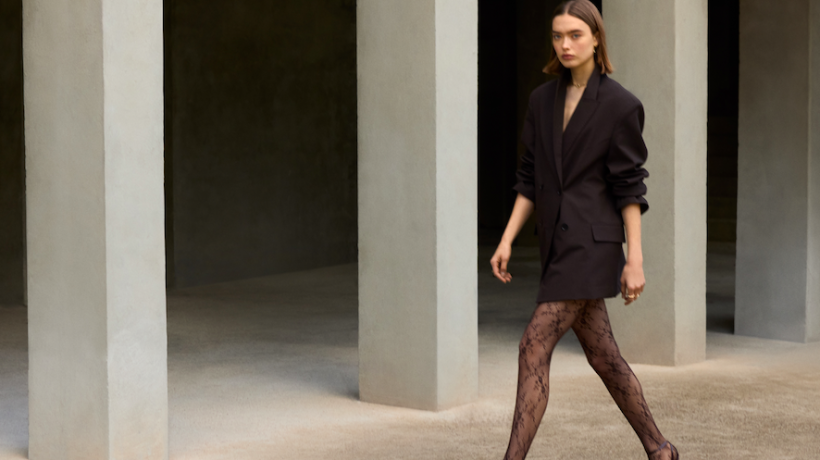 Krajkové punčocháče jsou zpět. Romantický trend, za který může seriál Bridgertonovi