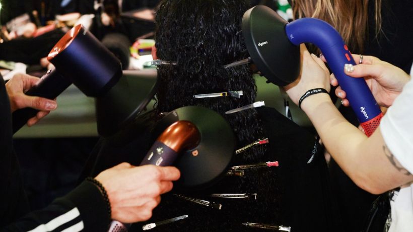 Když se móda a technologie potkají v zákulisí: Dyson na mole ISSEY MIYAKE
