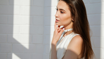 Beauty trendy ze sociálních sítí, které letos dominují líčení i péči o pleť