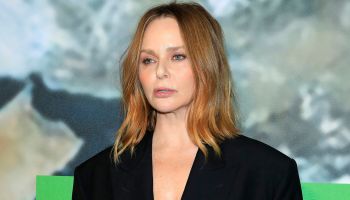Stella McCartney získala nejvyšší francouzské vyznamenání. Řád čestné legie jí předal prezident Macron