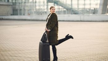 Letištní outfit 2026 aneb pohodlí, které vypadá luxusně