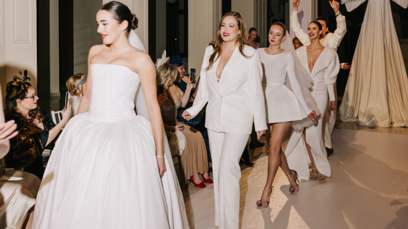 Debbie Brown představila první udržitelnou svatební kolekci pro „volnomyšlenkářské nevěsty“