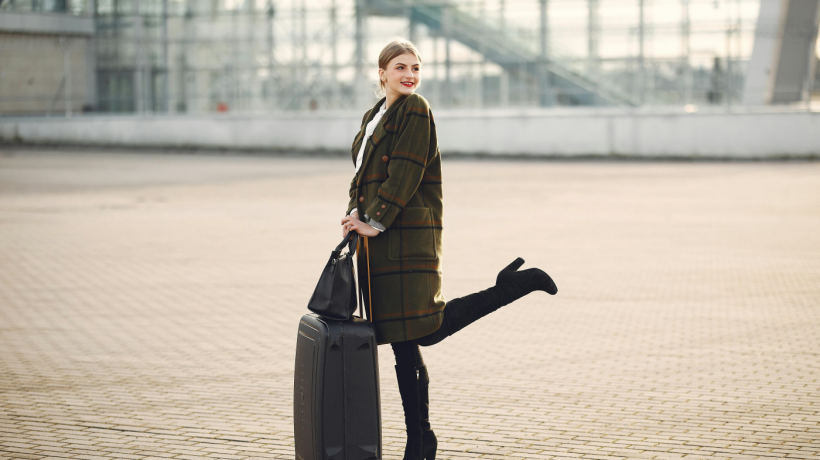 Letištní outfit 2026 aneb pohodlí, které vypadá luxusně