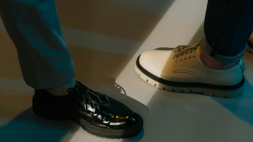 Pánské boty na jaro 2026. Styl, pohodlí a návrat klasiky