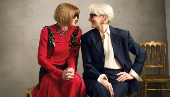 Miranda Priestly potkává Annu Wintour. Ikonický moment, který propojuje fikci s realitou