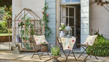 Tipy pro dokonalé letní zázemí od pohodlného posezení přes praktické detaily  až po dekorace plné kouzla