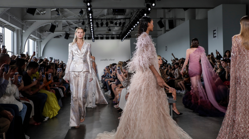 Inspirace z přehlídek Haute Couture: luxusní účes, který zvládnete za dvě minuty i doma
