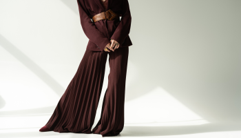 Palazzo kalhoty jako elegantní základ pro letní outfit. Jak vytvořit 5 jednoduchých kombinací