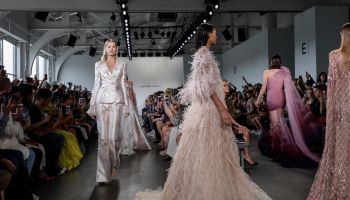 Inspirace z přehlídek Haute Couture: luxusní účes, který zvládnete za dvě minuty i doma