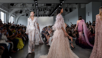 Inspirace z přehlídek Haute Couture: luxusní účes, který zvládnete za dvě minuty i doma