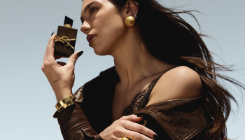 Dua Lipa ve svém živlu. YSL Beauty představuje LIBRE Santal Couture