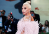 Kosmetika budoucnosti možná vzniká právě teď. Tajný projekt snoubence Lady Gaga pracuje se živou lidskou kůží
