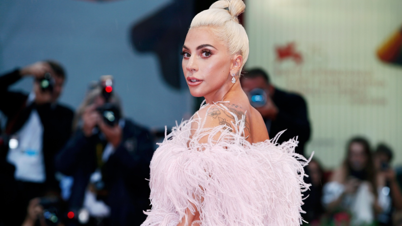 Kosmetika budoucnosti možná vzniká právě teď. Tajný projekt snoubence Lady Gaga pracuje se živou lidskou kůží