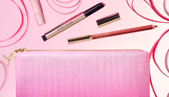 Růžová stužka, která změnila svět. Estée Lauder znovu připomíná boj proti rakovině prsu