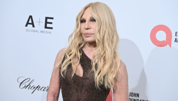 Donatella Versace začíná znovu. Po třiceti letech u Versace chystá vlastní značku