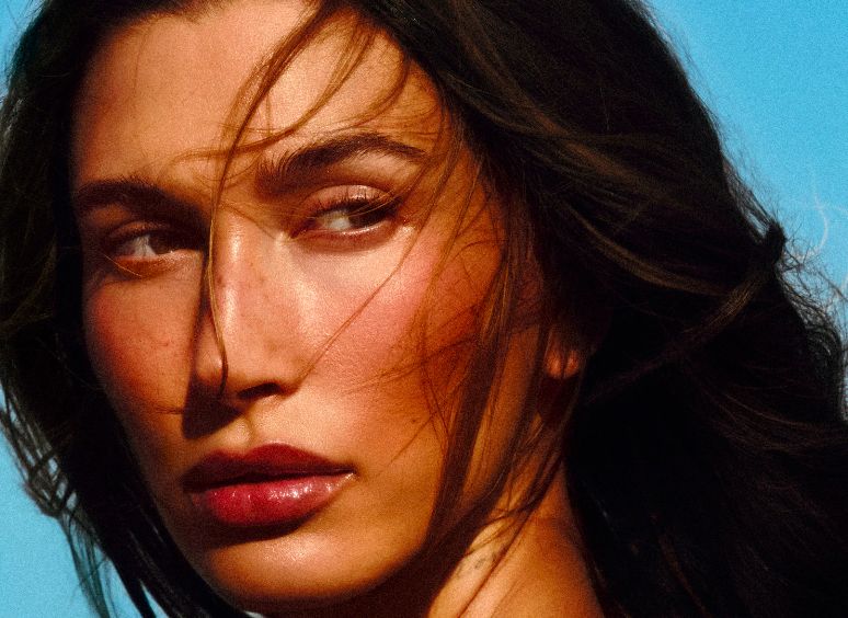 Rhode je oficiálně v Česku. Co stojí za vyzkoušení od značky Hailey Bieber?