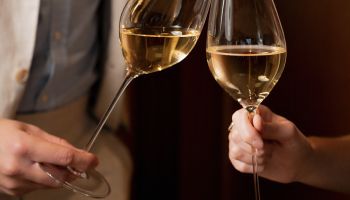 Na šampaňské se důvod nehledá. Four Seasons Hotel Prague představuje tři zážitky pro výjimečná odpoledne