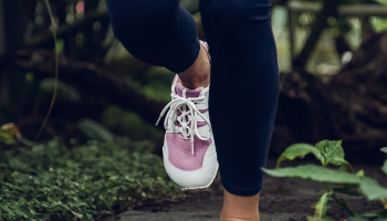 H --- POSÍLÁM KE SCHVÁLENÍ DOPLNÍM FOTKY --- Barefoot není všespásná věc, dovolí však vaší noze a celému tělu přirozeně fungovat, říká fyzioterapeut Lukáš Klimpera