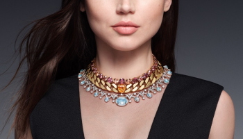 Ana de Armas září v nové kampani šperků Louis Vuitton 2023