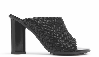 R --- Svět plný možností: zaměřeno na doplňky a kolekce Bottega Veneta Summer 24