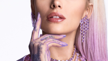 Pastelová revoluce: Ariana Grande ukazuje, že šperky jsou novým statementem jara 2025