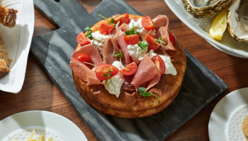 Nedělní brunch ve Four Seasons Hotel Prague: nová nedělní tradice s výhledem na Pražský hrad startuje na Den matek