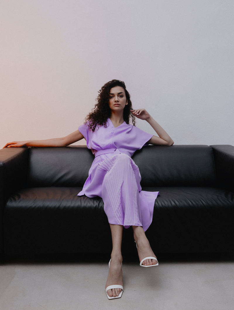 VS Lilac Midi Dress za 13 900 Kč / foto: se svolením V. Z. Šulánové