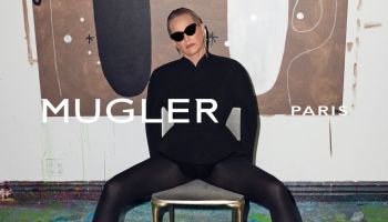 Sharon Stone hvězdou nové kampaně značky Mugler. Nechybí provokativní scéna ze Základního instinktu