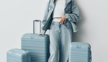 Herečka Shay Mitchell myslí na rodiče – nová kolekce Gap × BÉIS usnadní každé rodinné dobrodružství