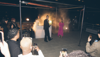 Český experiment na světové scéně: Skleněné šaty z Pilsner Urquell v New Yorku